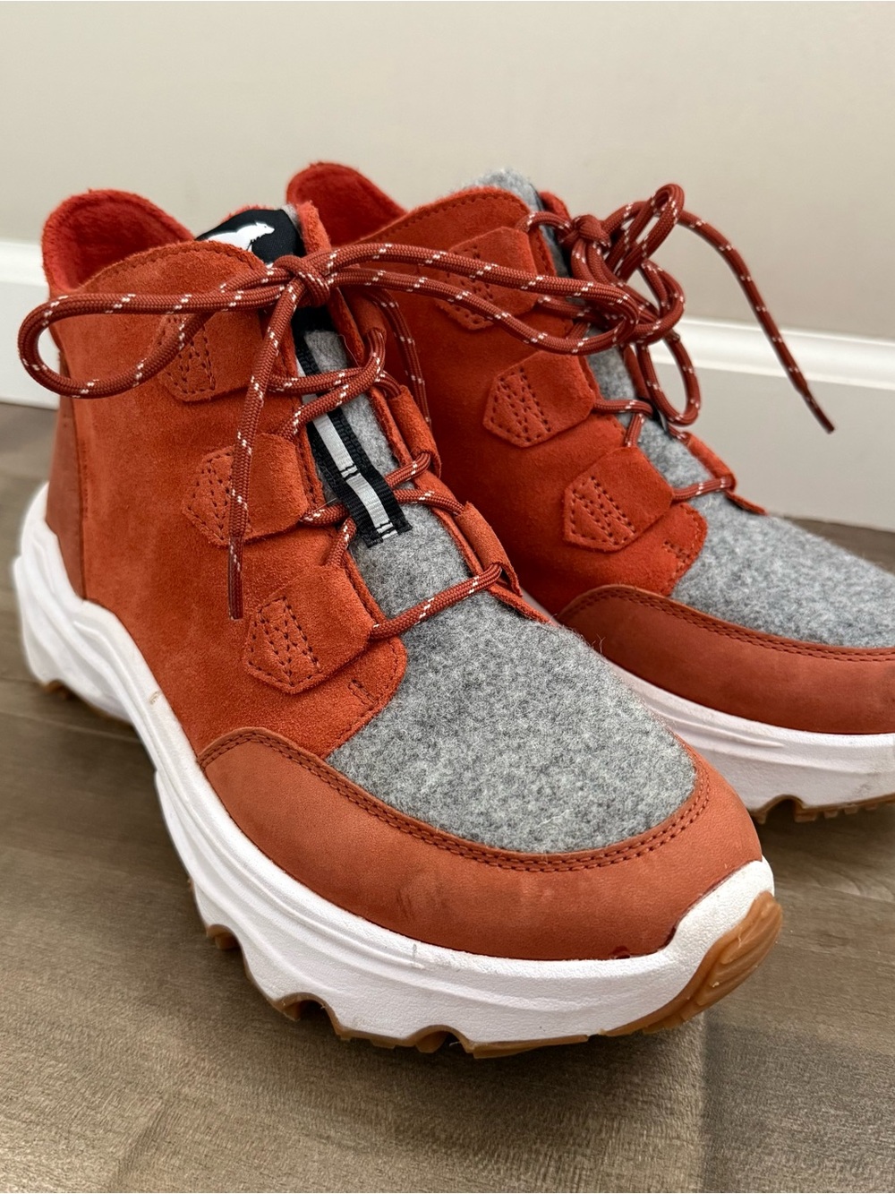 Sorel Kinetic Breakthru Caribou Boot Shoe Ward Red Chalk W9 Waterproof Insulated